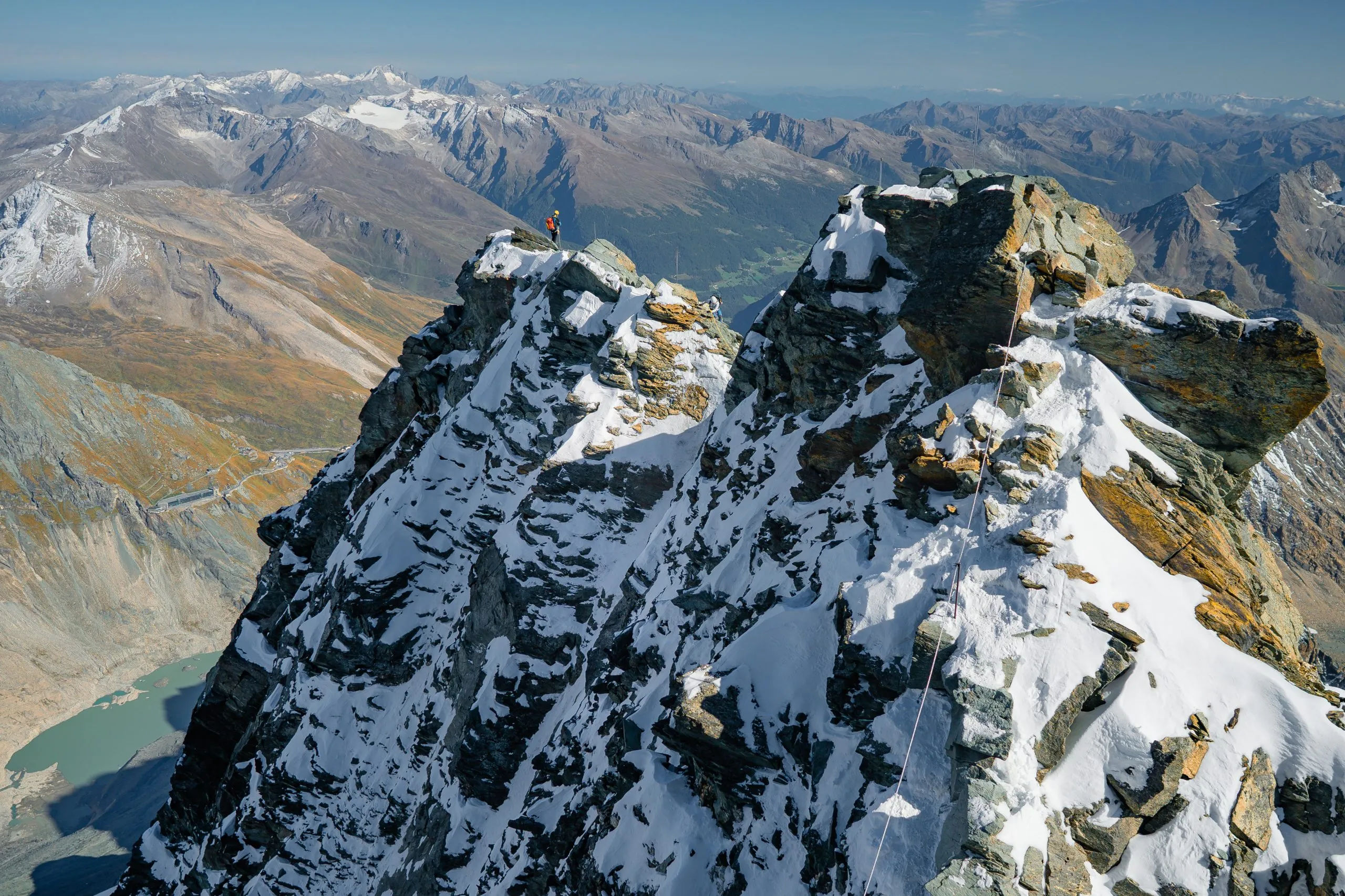 Beeindruckende Aussicht vom höchsten Gipfel Österreichs. Atemberaubendes Foto vom Großglockner, dem höchsten Berg Österreichs.