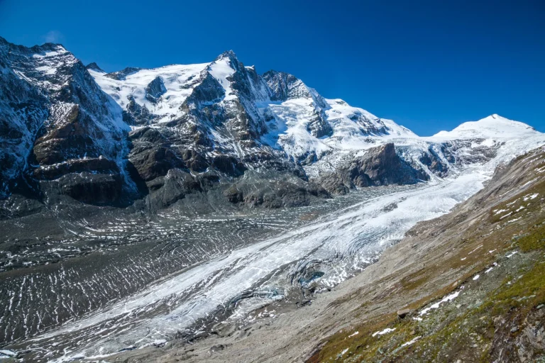 grossglockner der höchste berg österreichs zusammen mit dem pasterze gletscher erklommen