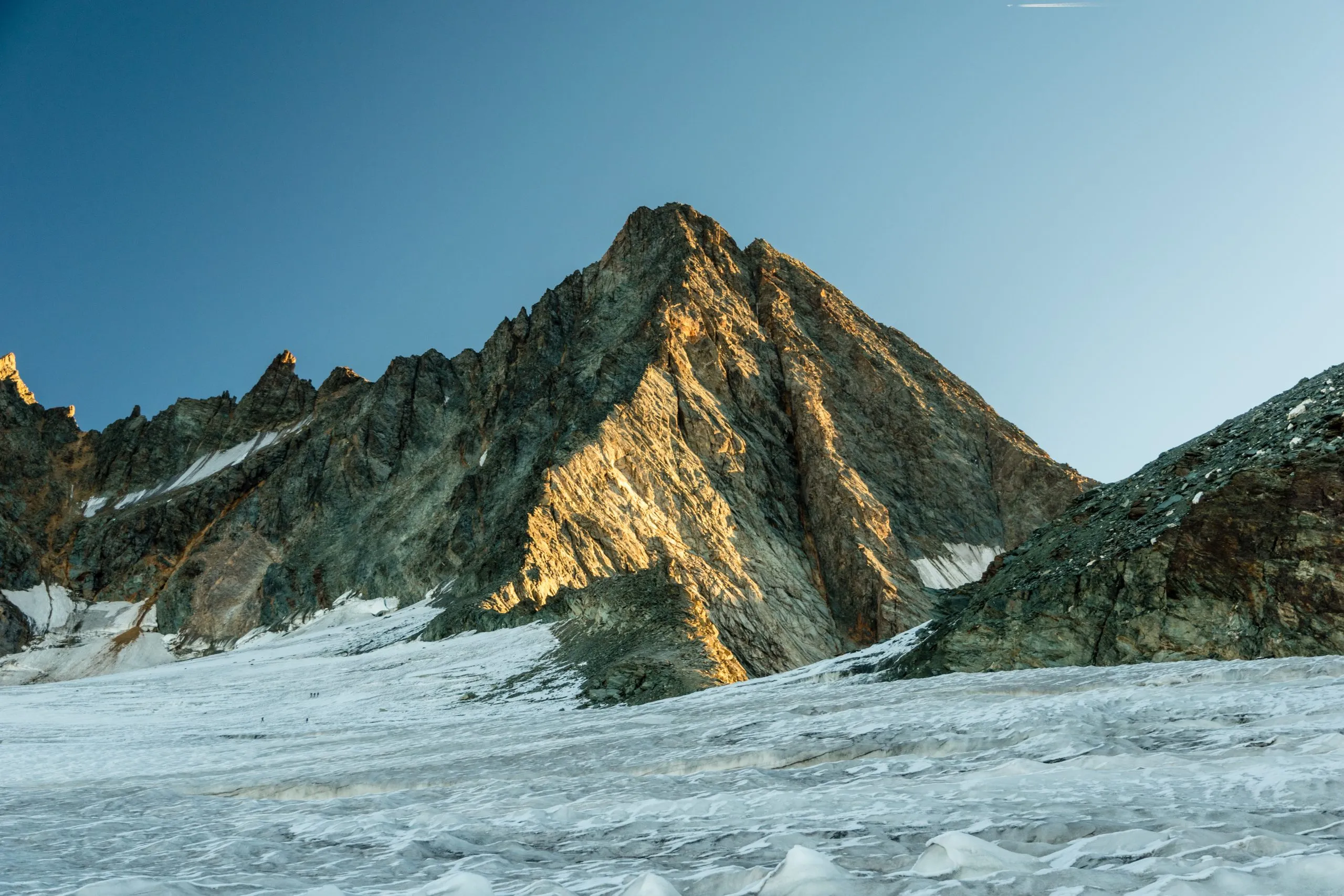 Pěší turistika po ledovci na vrchol Grossglockneru přes Studlgrat, Tyrolsko, Rakousko
